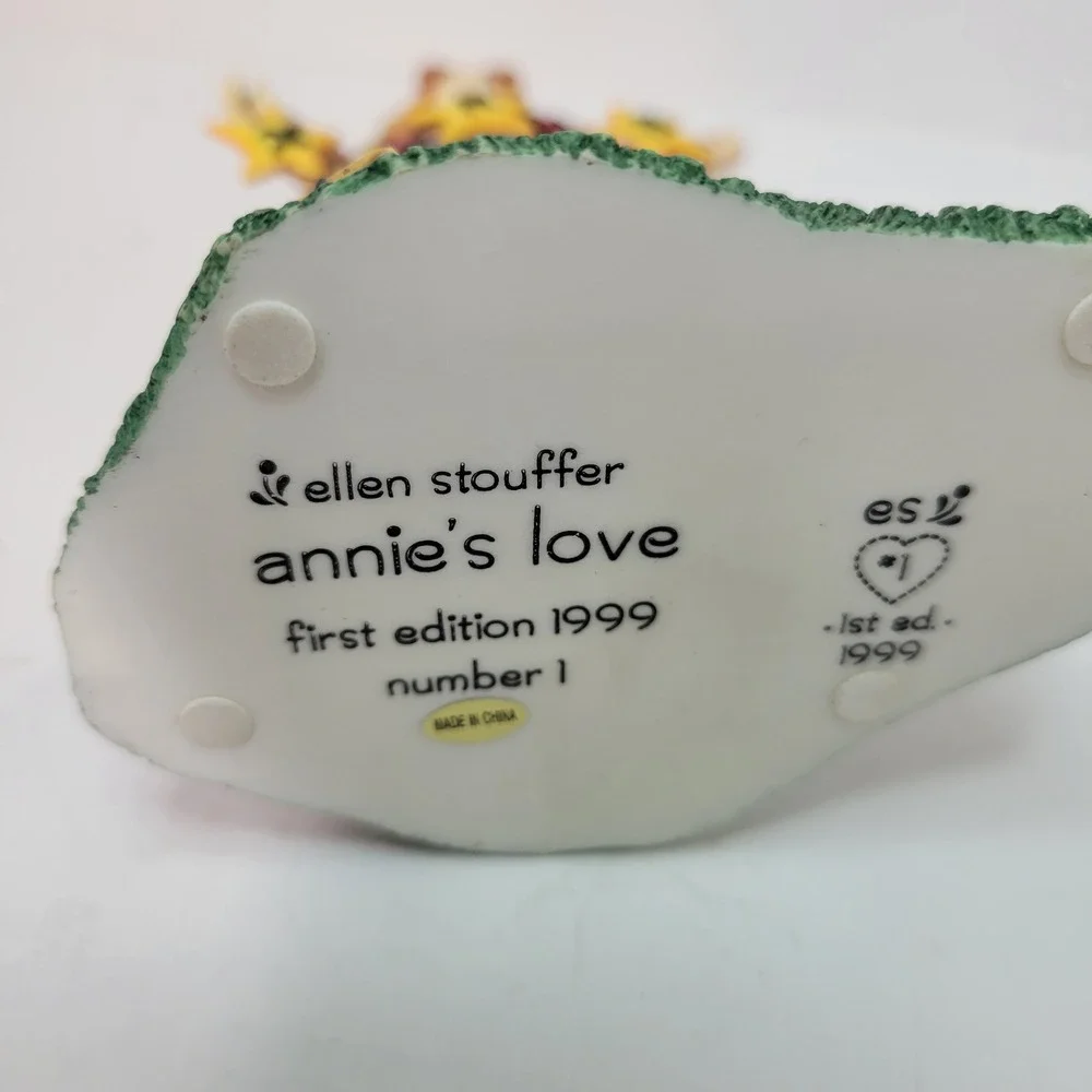 Ellen Stouffer Annie's‎ Love Figurine 1st Ed 1999 Number 1 Girl with Gifts